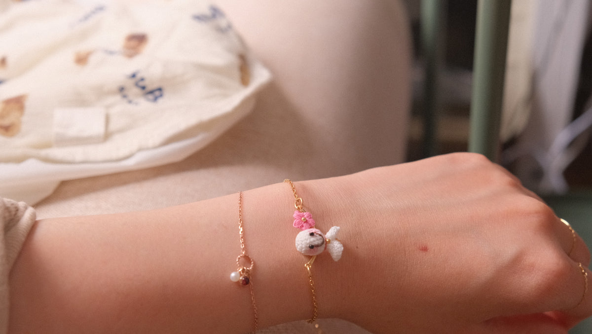 鈎織晴天娃娃小花手鏈・療癒祈願手作 Handmade Crochet Teru Teru Bozu & Flower Bracelet – Whimsical Wish Design