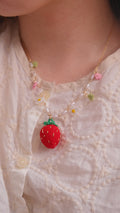 鈎織大士多啤梨白花頸鏈・清新甜美手作 Handmade Crochet Large Strawberry & Blossom Necklace – Natural Sweet Design