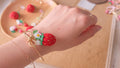 鈎織大士多啤梨白花手鐲・清新甜美手作 Handmade Crochet Large Strawberry & Blossom Bracelet – Natural Sweet Design