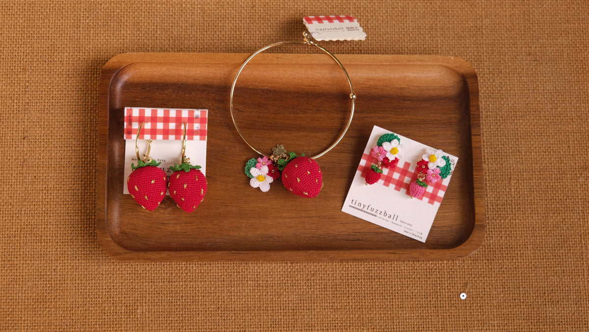 鈎織大士多啤梨耳環・夏日甜美手作(耳針/耳夾可選) Handmade Crochet Large Strawberry Earrings – Sweet Summer Design (Post or Clip-On)