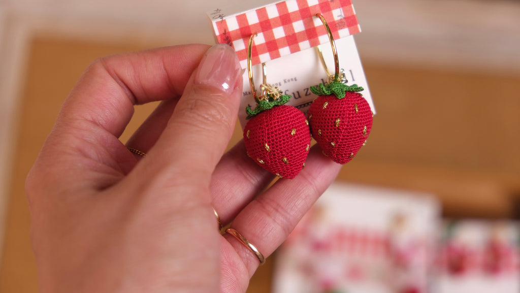 鈎織大士多啤梨耳環・夏日甜美手作(耳針/耳夾可選) Handmade Crochet Large Strawberry Earrings – Sweet Summer Design (Post or Clip-On)
