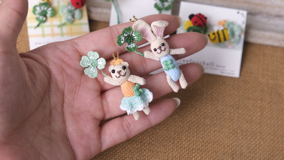 鈎織四葉草小熊頸鏈・幸運立體手作Handmade Crochet Bear Holding Clover Necklace – Dimensional Lucky Pendant