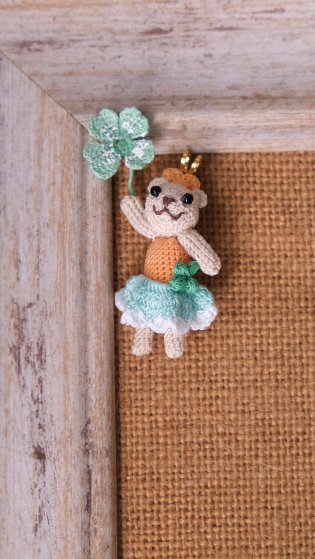 鈎織四葉草小熊頸鏈・幸運立體手作Handmade Crochet Bear Holding Clover Necklace – Dimensional Lucky Pendant