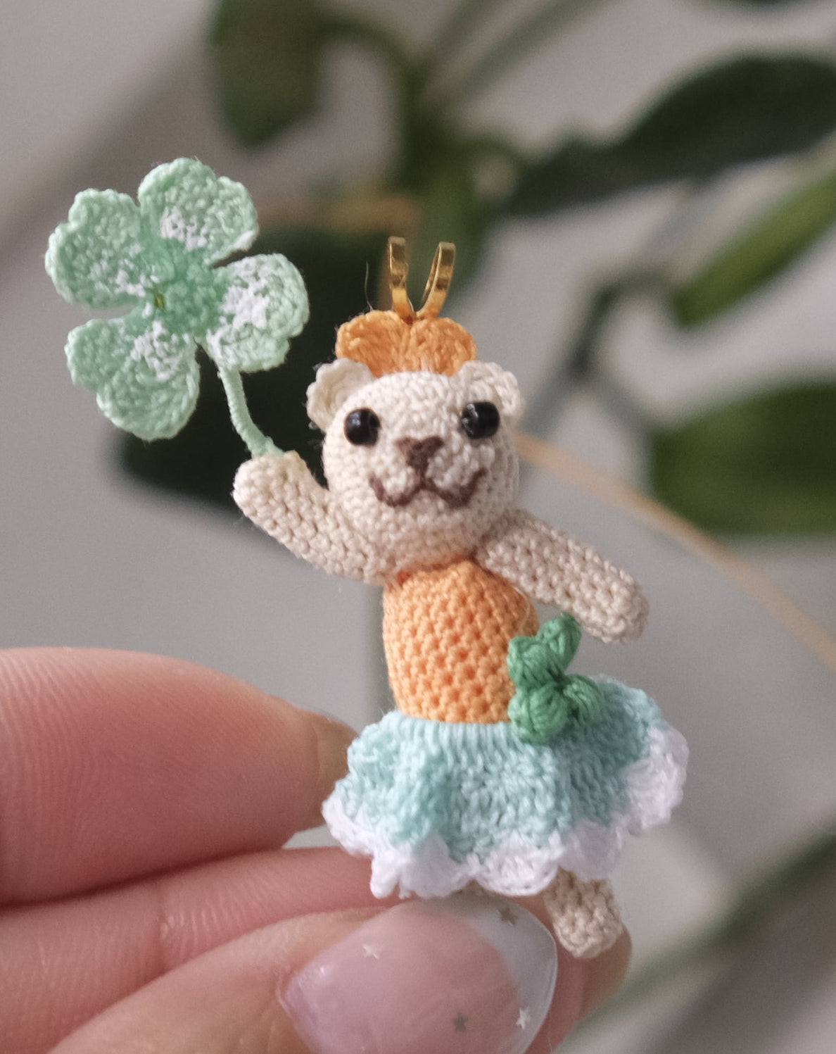 鈎織四葉草小熊頸鏈・幸運立體手作Handmade Crochet Bear Holding Clover Necklace – Dimensional Lucky Pendant